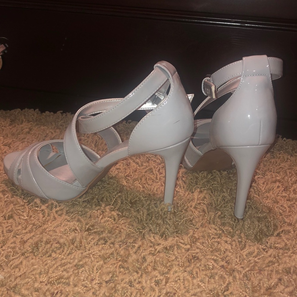 Heels - Picture 4 of 4